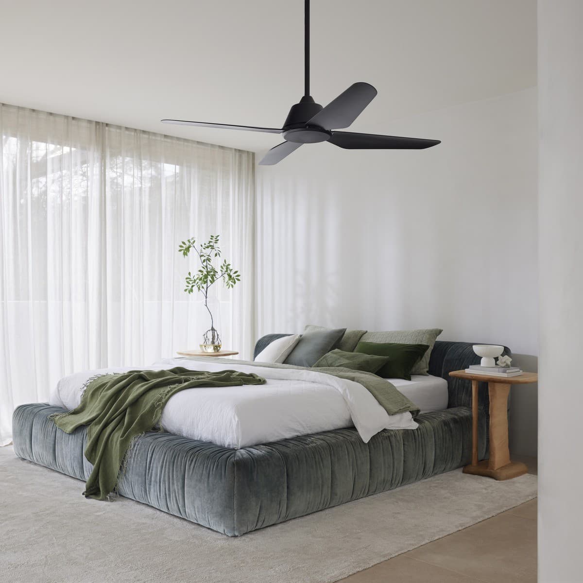 Aria 122cm Fan in Black