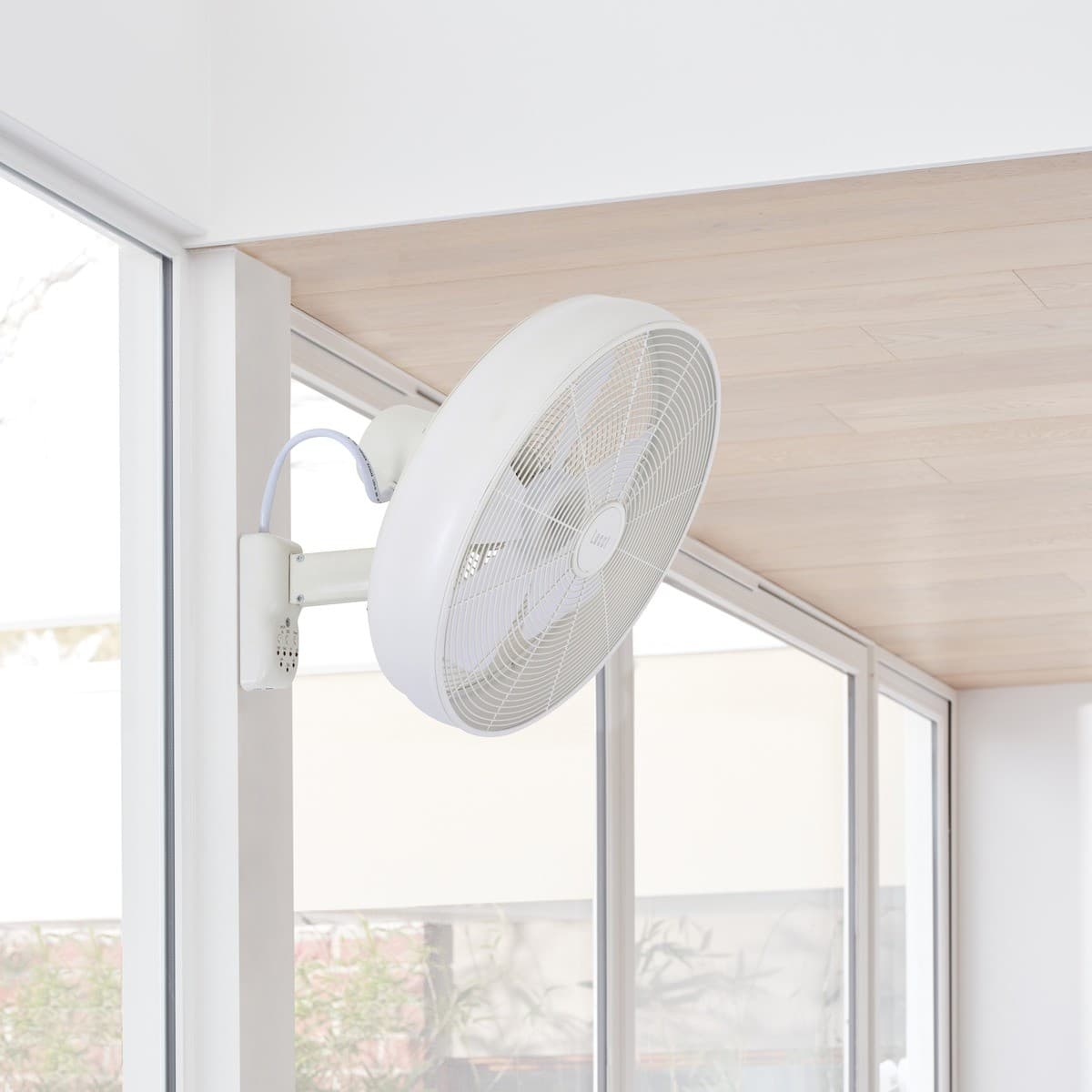 Breeze 41cm Wall Fan With Remote In White