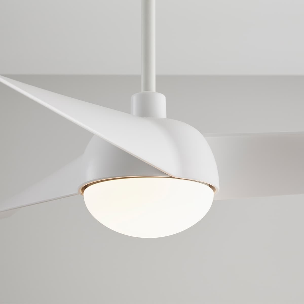 Osprey 132cm DC Fan with Light in White